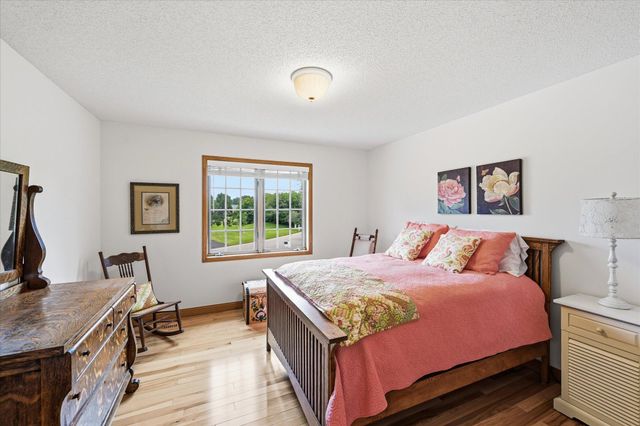 9743 Wellington Lane, Woodbury, MN 55125