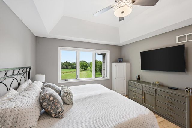 9743 Wellington Lane, Woodbury, MN 55125
