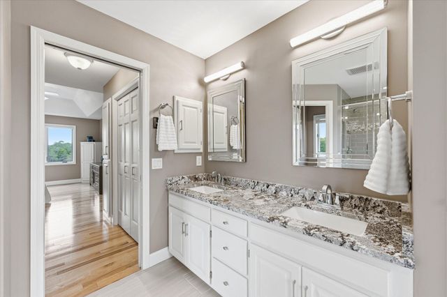 9743 Wellington Lane, Woodbury, MN 55125