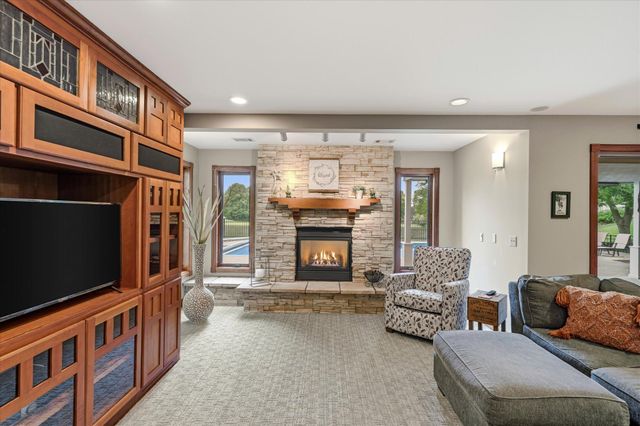 9743 Wellington Lane, Woodbury, MN 55125