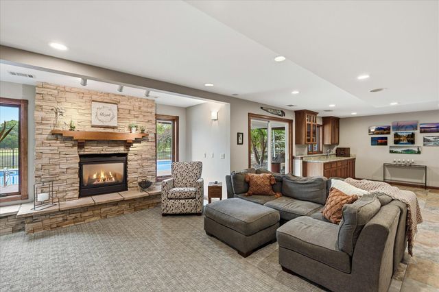 9743 Wellington Lane, Woodbury, MN 55125