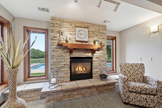 9743 Wellington Lane, Woodbury, MN 55125