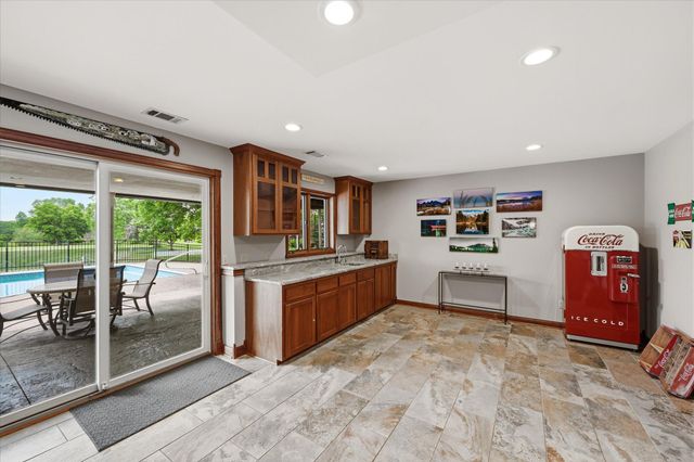 9743 Wellington Lane, Woodbury, MN 55125