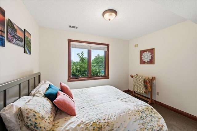 9743 Wellington Lane, Woodbury, MN 55125