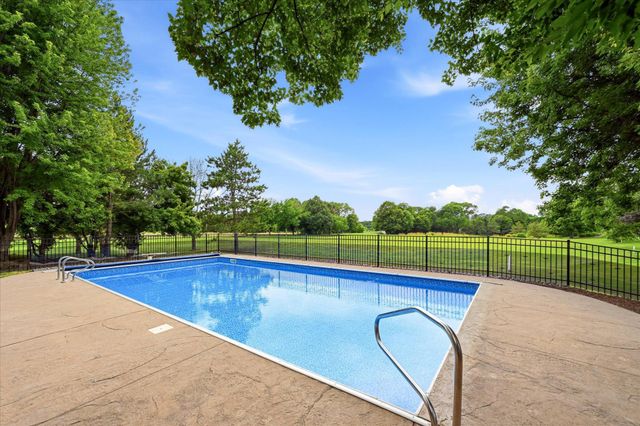 9743 Wellington Lane, Woodbury, MN 55125