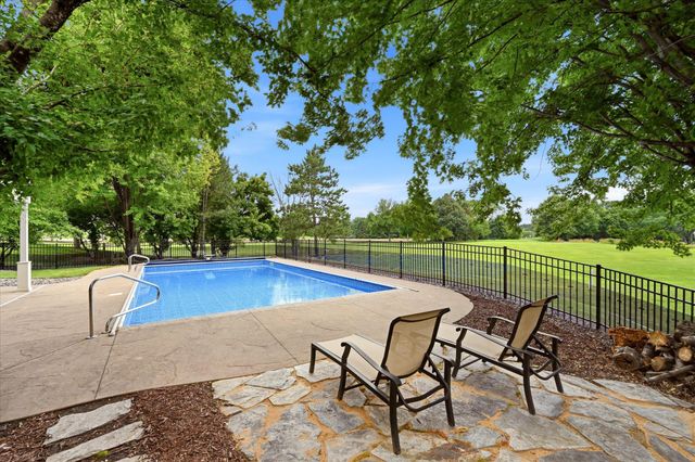 9743 Wellington Lane, Woodbury, MN 55125