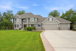 9743 Wellington Lane, Woodbury, MN 55125