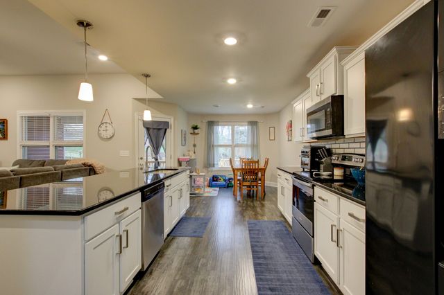 122 Lucerne Ln, Clarksville, TN 37040