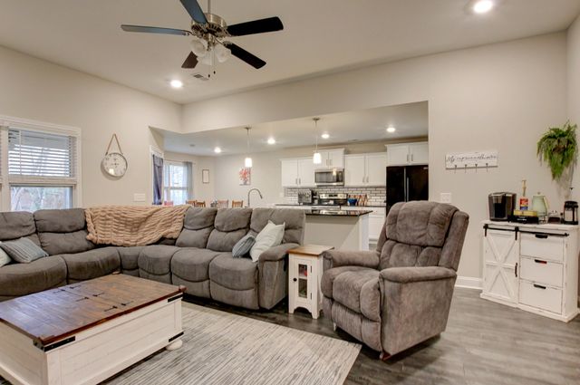 122 Lucerne Ln, Clarksville, TN 37040