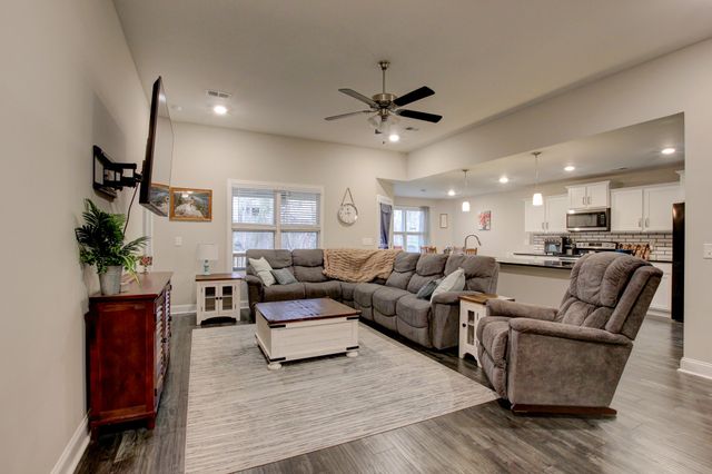 122 Lucerne Ln, Clarksville, TN 37040