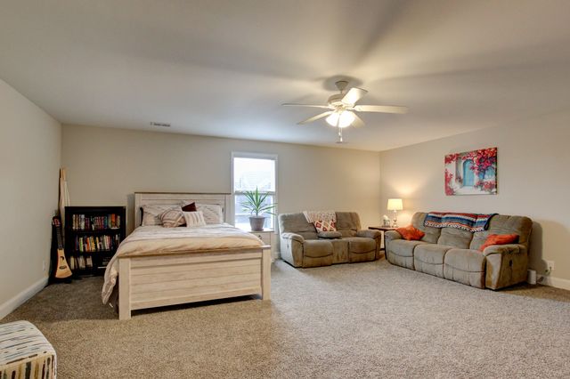 122 Lucerne Ln, Clarksville, TN 37040