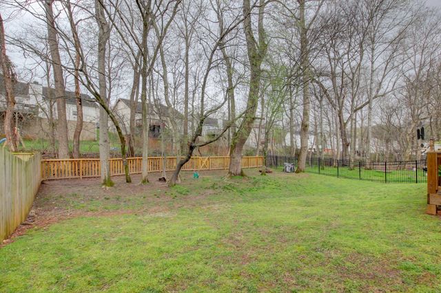 122 Lucerne Ln, Clarksville, TN 37040