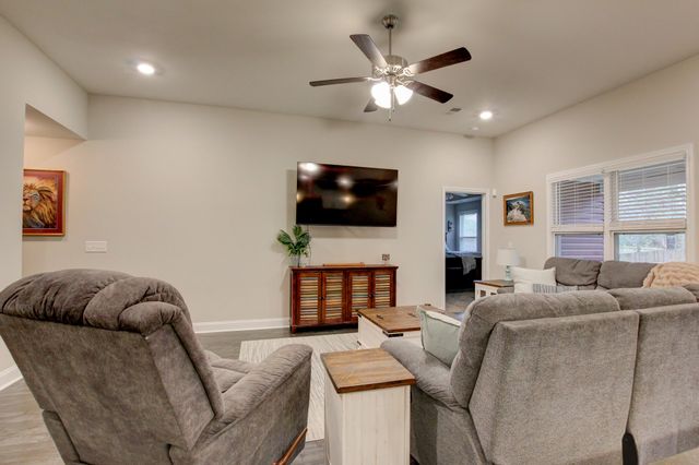 122 Lucerne Ln, Clarksville, TN 37040