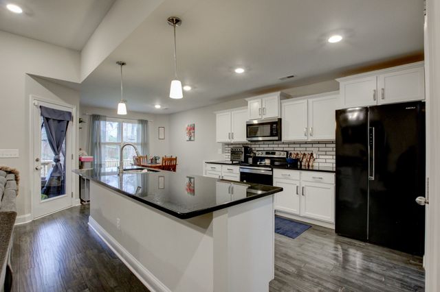 122 Lucerne Ln, Clarksville, TN 37040