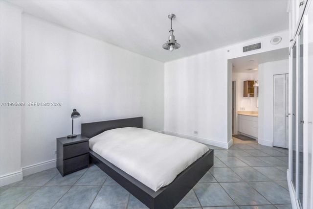 888 Brickell Key Dr 2201, Miami, FL 33131