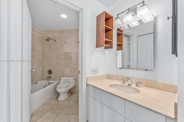 888 Brickell Key Dr 2201, Miami, FL 33131