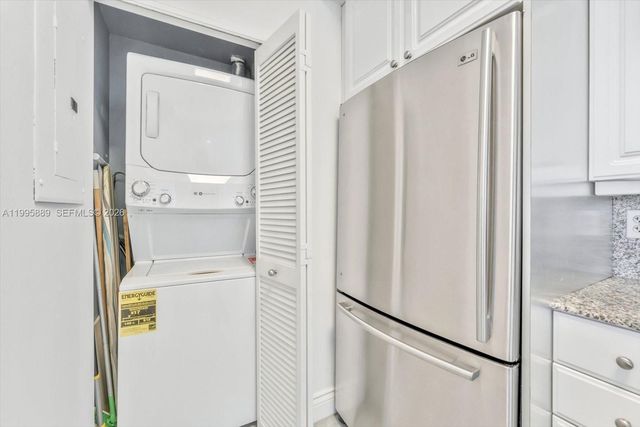 888 Brickell Key Dr 2201, Miami, FL 33131