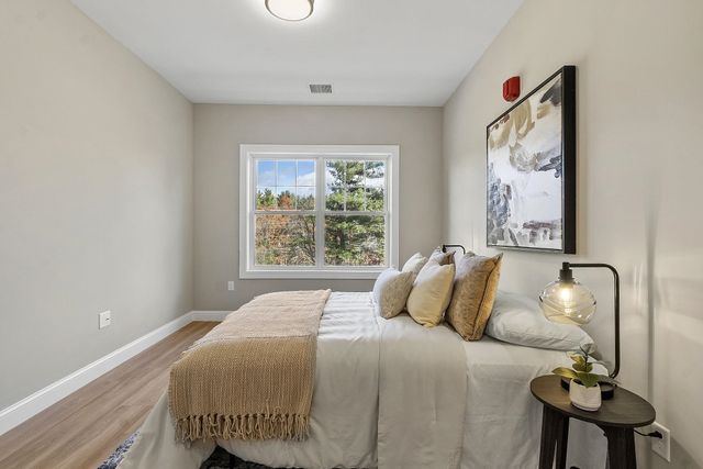 10100 S Willow St Unit 203, Manchester, NH 03103
