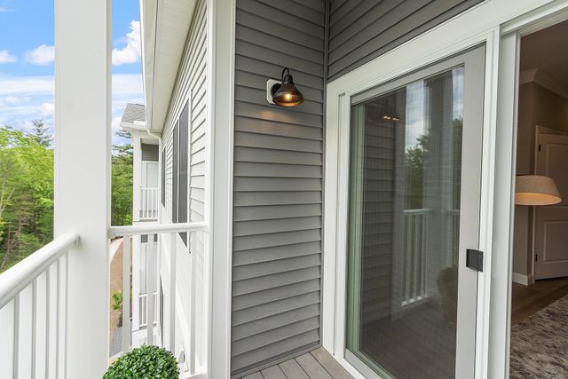 10100 S Willow St Unit 203, Manchester, NH 03103
