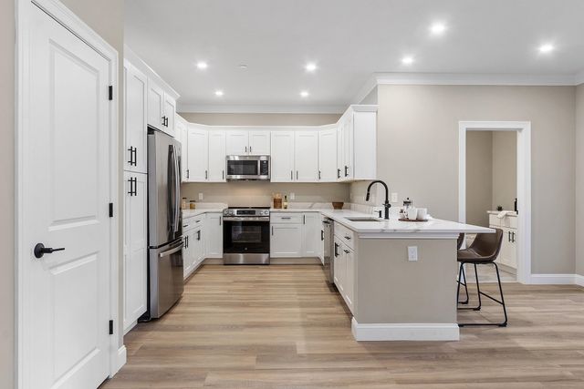 10100 S Willow St Unit 203, Manchester, NH 03103