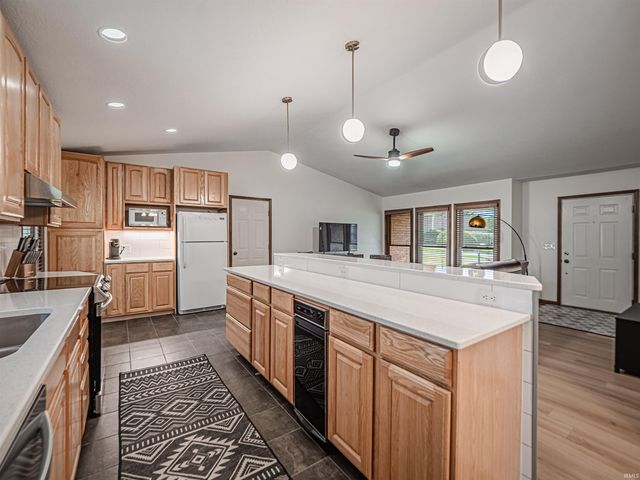 6166 River Bluff Drive, Newburgh, IN 47630