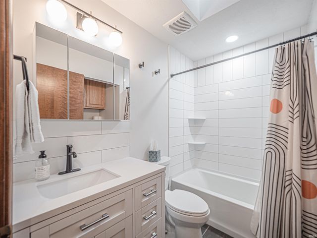 6166 River Bluff Drive, Newburgh, IN 47630