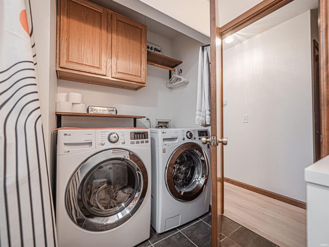 6166 River Bluff Drive, Newburgh, IN 47630