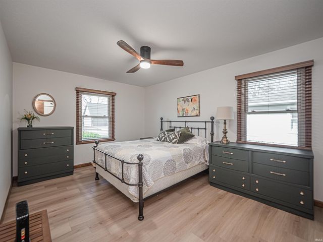 6166 River Bluff Drive, Newburgh, IN 47630
