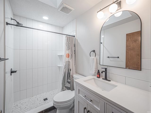 6166 River Bluff Drive, Newburgh, IN 47630