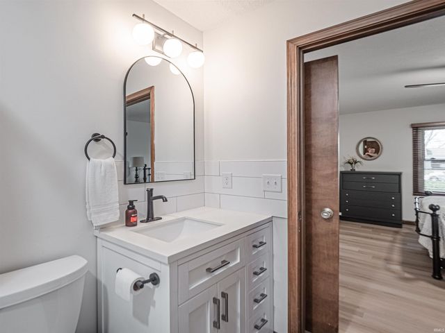 6166 River Bluff Drive, Newburgh, IN 47630