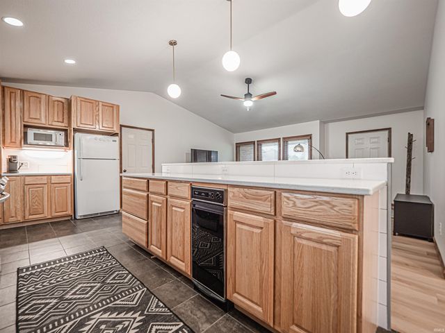 6166 River Bluff Drive, Newburgh, IN 47630