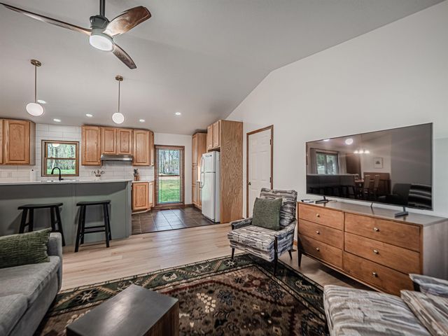 6166 River Bluff Drive, Newburgh, IN 47630