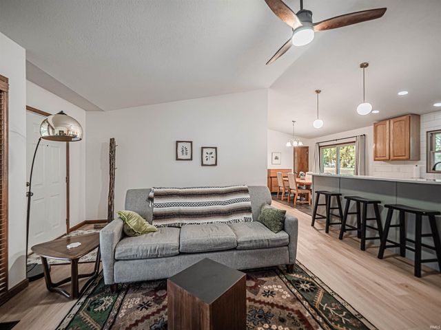 6166 River Bluff Drive, Newburgh, IN 47630