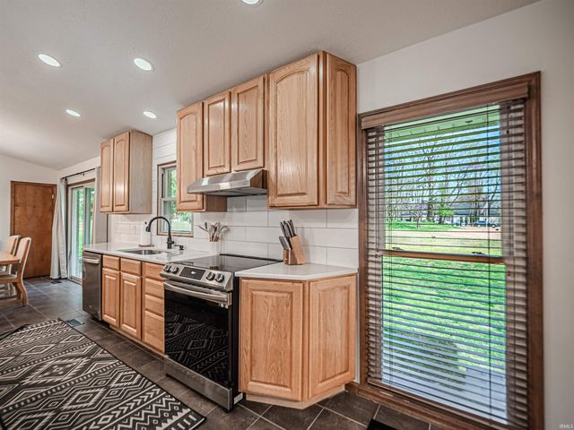 6166 River Bluff Drive, Newburgh, IN 47630