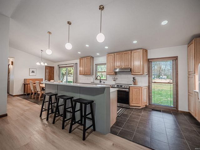 6166 River Bluff Drive, Newburgh, IN 47630