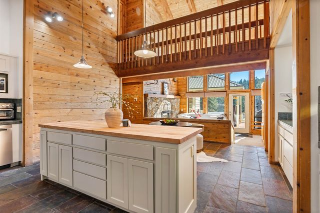 519 Wolf Tree, Truckee, CA 96161