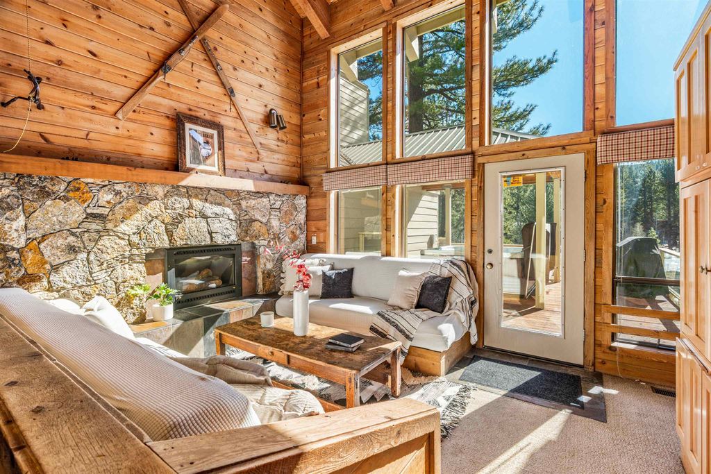 519 Wolf Tree, Truckee, CA 96161