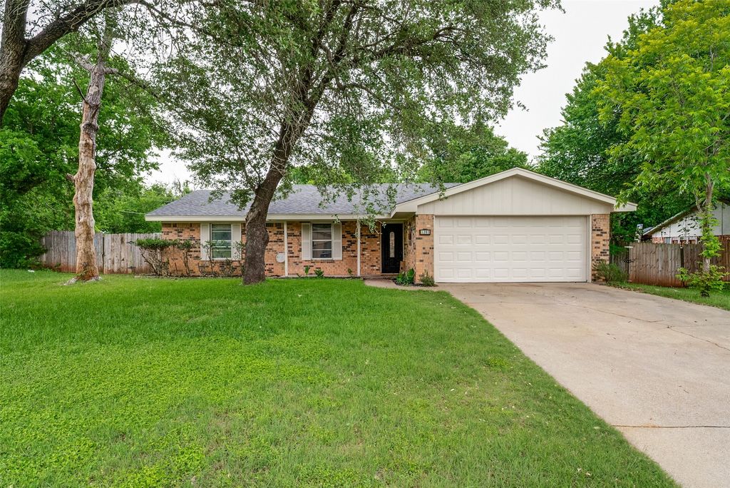 1203 Linda Lane, Cleburne, TX 76033