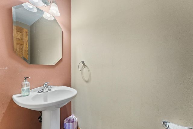 8100 149th Street W, Taylor Ridge, IL 61284