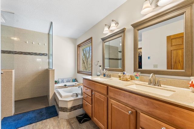 8100 149th Street W, Taylor Ridge, IL 61284