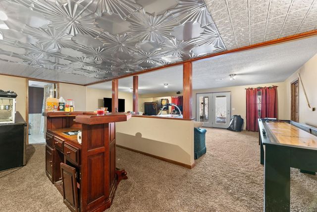 8100 149th Street W, Taylor Ridge, IL 61284