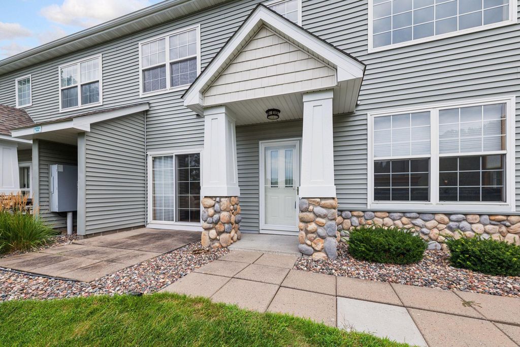 3615 Lawndale Lane N 32, Plymouth, MN 55446