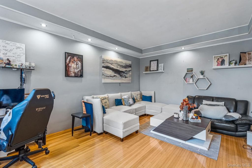 45 Kew Gardens Road 4A, Kew Gardens, NY 11415