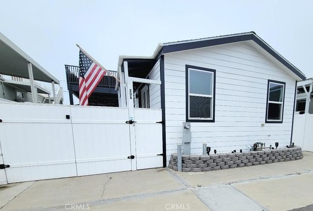 21752 Pacific Coast Hwy. 20A, Huntington Beach, CA 92646