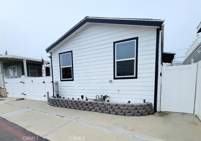 21752 Pacific Coast Hwy. 20A, Huntington Beach, CA 92646