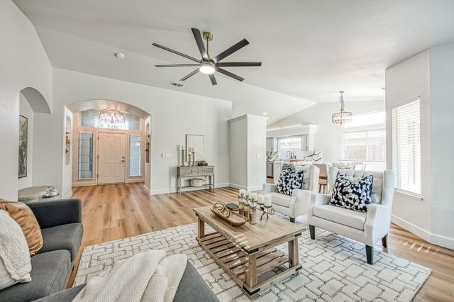 4994 W Decatur Avenue, Fresno, CA 93722