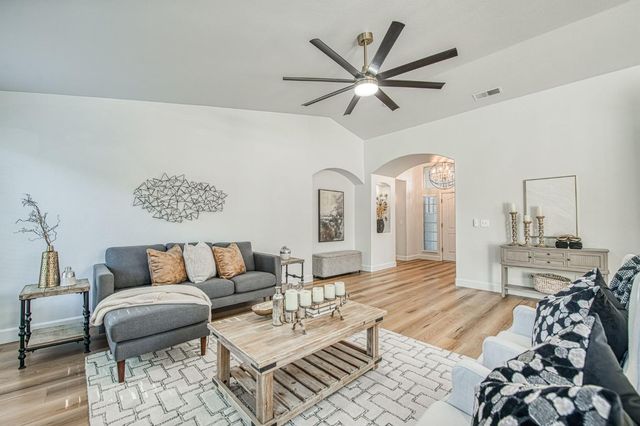 4994 W Decatur Avenue, Fresno, CA 93722