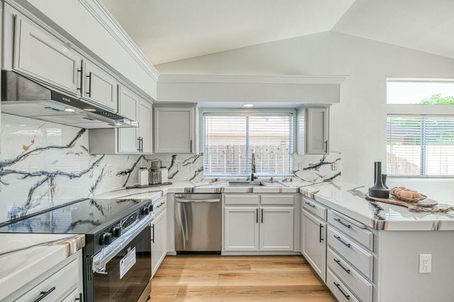 4994 W Decatur Avenue, Fresno, CA 93722