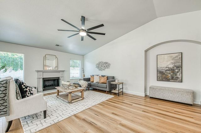 4994 W Decatur Avenue, Fresno, CA 93722