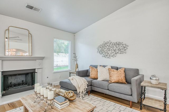 4994 W Decatur Avenue, Fresno, CA 93722